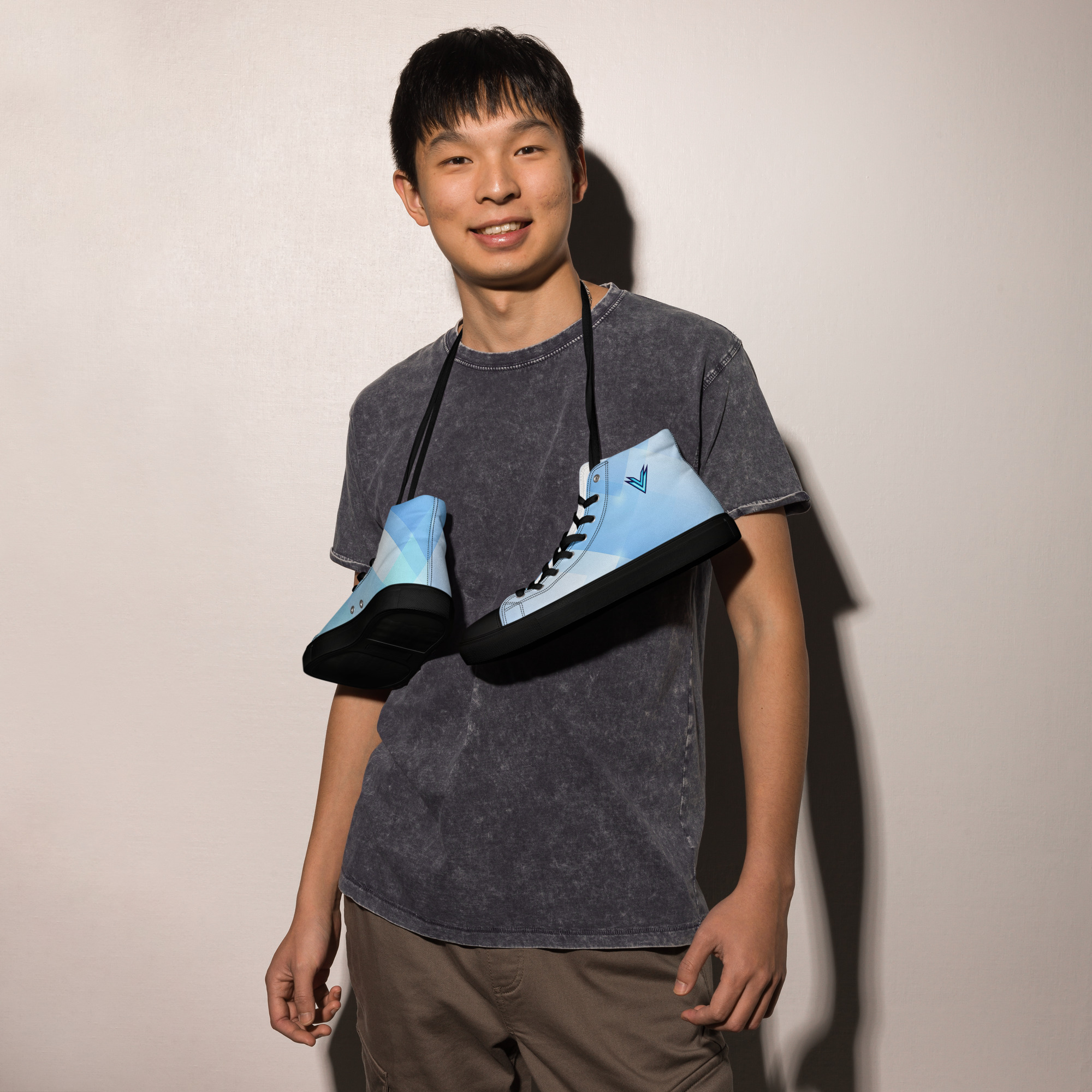 mens-high-top-canvas-shoes-black-left-67dd7b483acd2.jpg Mens high top canvas shoes black left 67dd7b483acd2.jpg